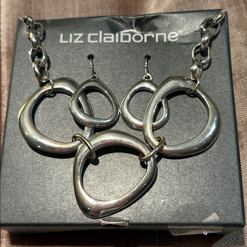 Liz Claiborne Silver Interlocking Jewelry Set Rhodium Plated Abstract set - Picture 4 of 4